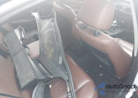 2008 BMW 328Xi из США, поврежденный, VIN WBAVC73588KP38428